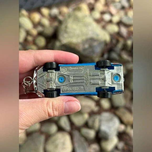 Hot Wheels RIVITED Toy Car Keychain - Picture 7 of 10